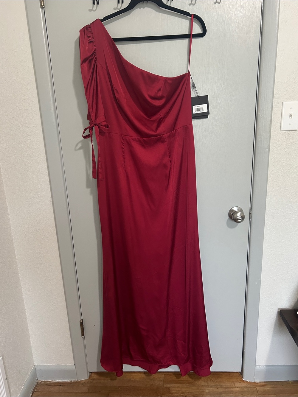 NWT Mac Duggal Ieena Satin One Shoulder Puff Sleeve Trumpet Gown Deep Red 12